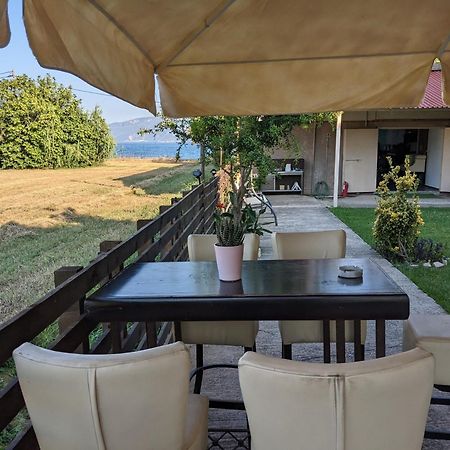 Nafpaktos Beach Apartment Esterno foto