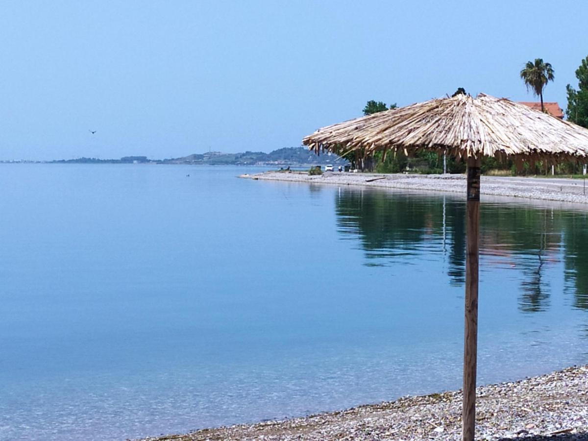 Nafpaktos Beach Apartment Esterno foto