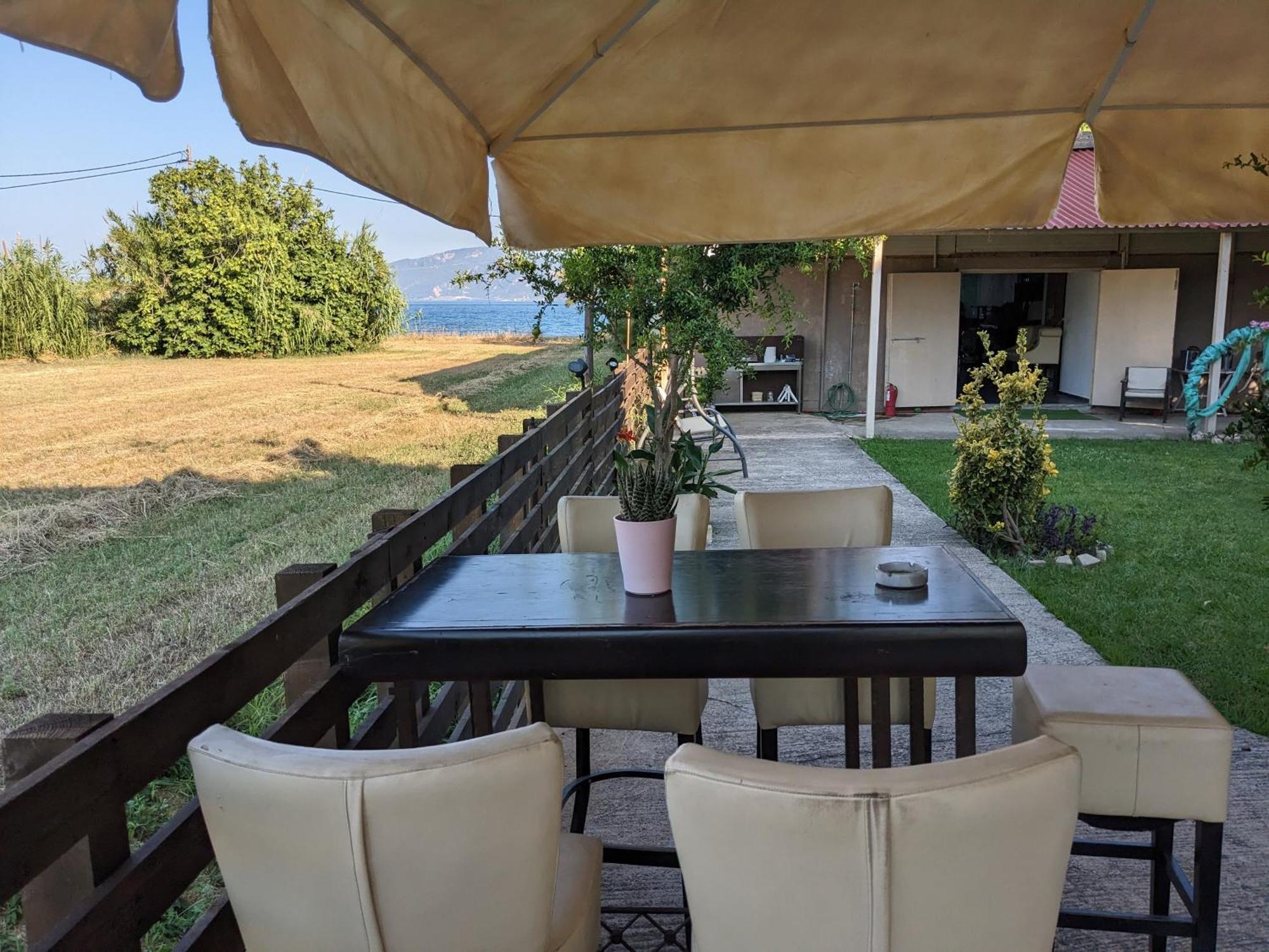 Nafpaktos Beach Apartment Esterno foto
